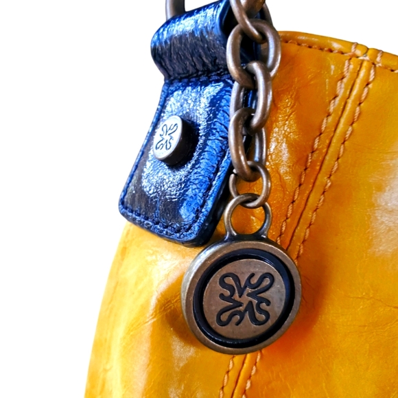 Vera Wang Crossbody Purse - Picture 4 of 15